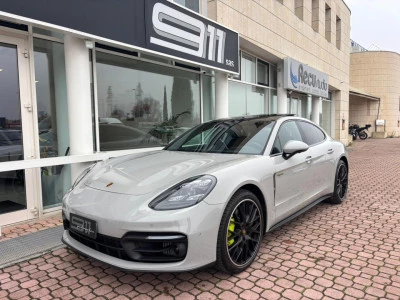 Porsche Panamera 4 E-Hybrid Platinum Edition