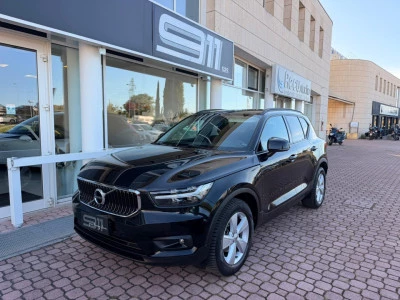 Volvo XC40 Momentum Core